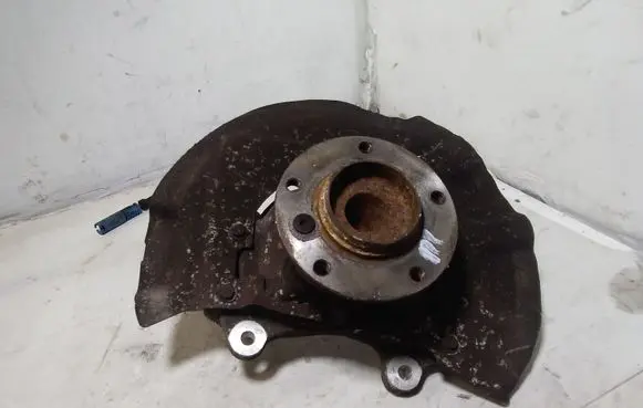 BMW 5 E60 E61 Front wheel hub spindle knuckle 6760954