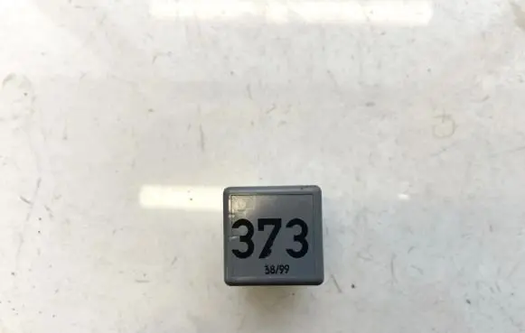 Volkswagen PASSAT B5.5 Other relay 8d0951253 v23134-b52-x301
