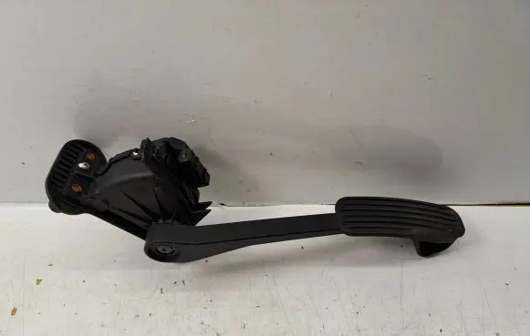 Volvo V70 Accelerator throttle pedal 30683514 30715181