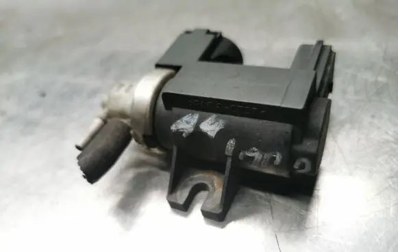 Audi A4 S4 B5 8D Turbo solenoid valve 8E0906627C
