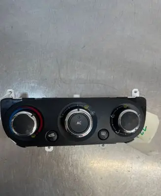 Renault Clio III Climate control/heater control trim T1019676Z