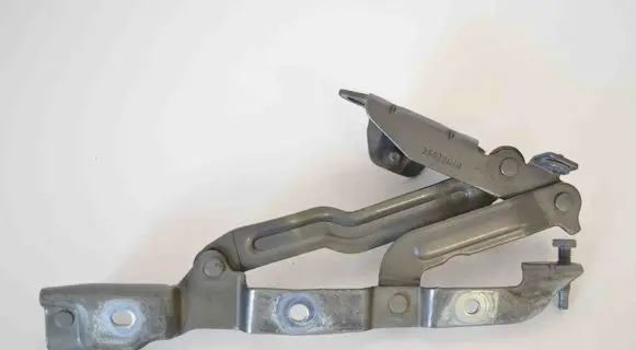 Tailgate/trunk/boot hinge