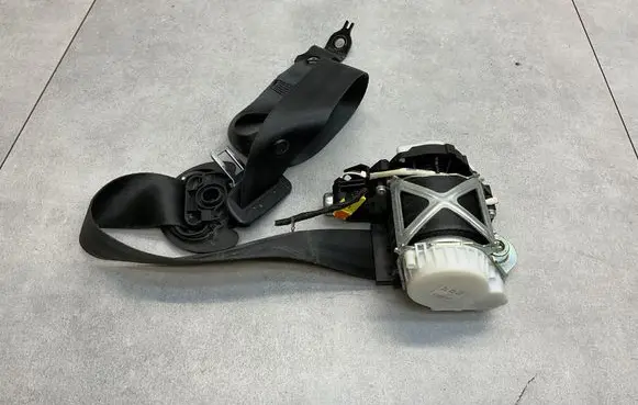Volkswagen Polo V 6R Front seatbelt 34075967 6r4857706