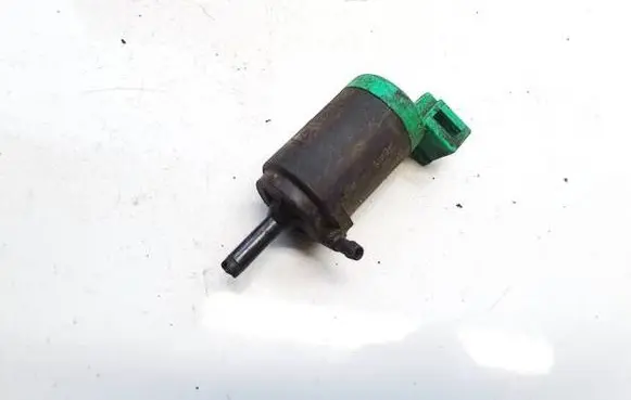 Nissan Terrano Windscreen/windshield washer pump 28920T