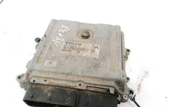 Volvo V70 Engine control unit/module 30729826 0281012103