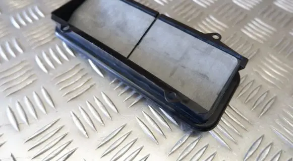 Nissan Leaf II (ZE1) Quarter panel pressure vent 8200213712