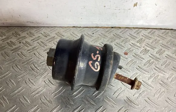 Engine mount bracket