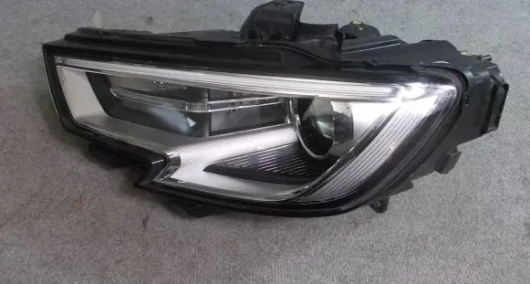 Audi A3 S3 8V Headlight/headlamp 8V0941005E