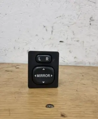 Wing mirror switch