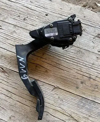 Audi A8 S8 D3 4E Accelerator throttle pedal 4E1723523F F30015701 6PV00777042