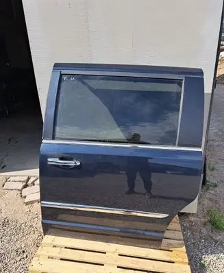 Chrysler Town & Country V Rear door