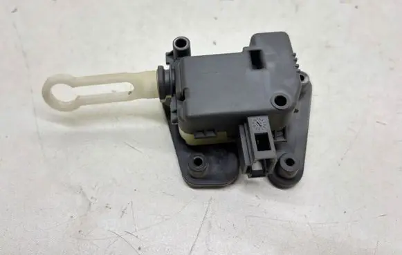 Audi A6 S6 C5 4B Tailgate boot lock/latch motor 8E9827833