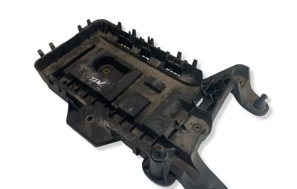Volkswagen Golf VI Battery tray 1K0915333