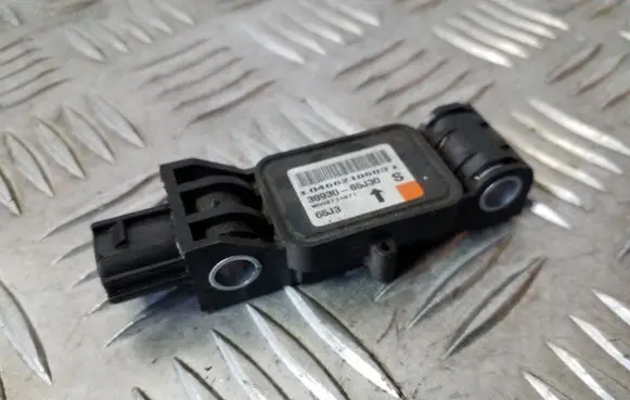 Suzuki Grand Vitara II Airbag deployment crash/impact sensor 3893065J30