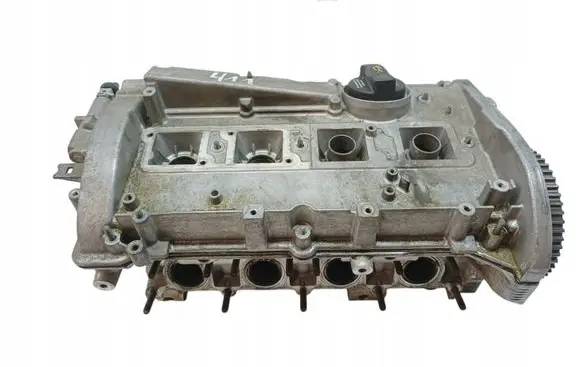 Volkswagen PASSAT B5 Engine head 058103373D