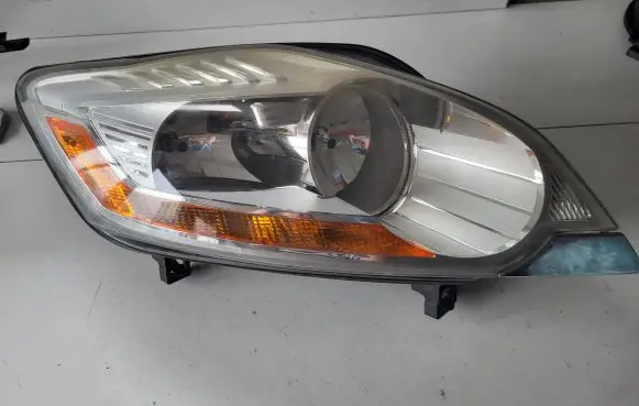 Ford Kuga I Headlight/headlamp 8V4113W029BE