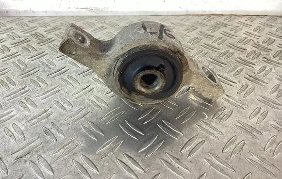Lexus GS 250 350 300H 450H Engine mount bracket 4865524070