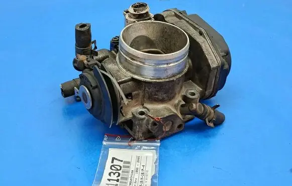 Volkswagen Bora Throttle body valve 06A133064H