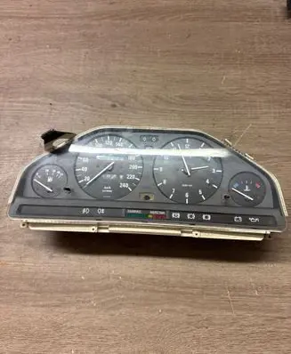 BMW 3 E30 Speedometer (instrument cluster) 110008273001 1377201