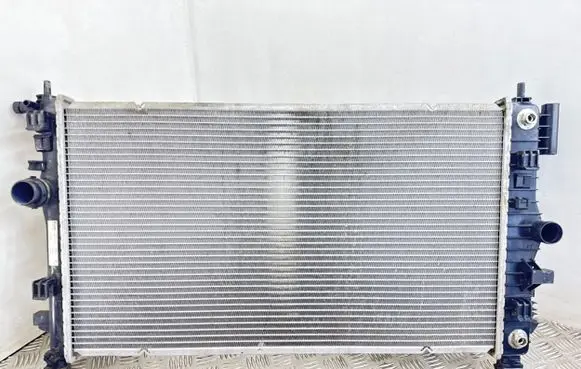 Opel Insignia A Coolant radiator 630717