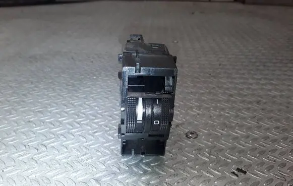 Seat Leon (1P) Headlight level height control switch 5P0919094A