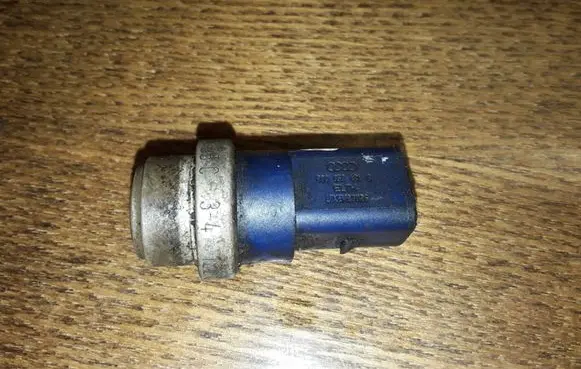 Audi A6 S6 C5 4B Coolant temperature sensor 8D0959481B