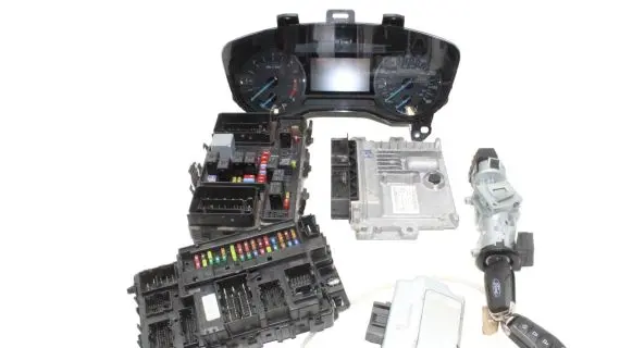 Ford Mondeo MK V Engine ECU kit and lock set DS7112B684XB