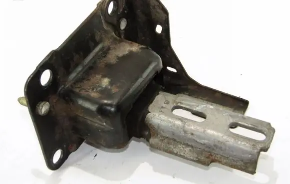 Citroen C2 Engine mount bracket