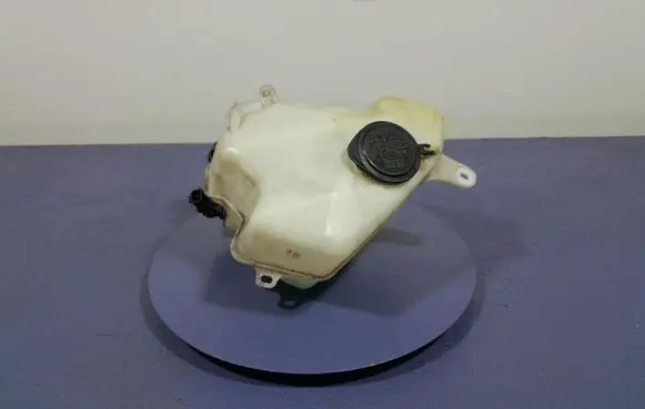 Toyota Prius (NHW20) Windshield washer fluid reservoir/tank 060851145