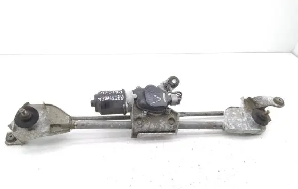Nissan Pathfinder R51 Front wiper linkage 