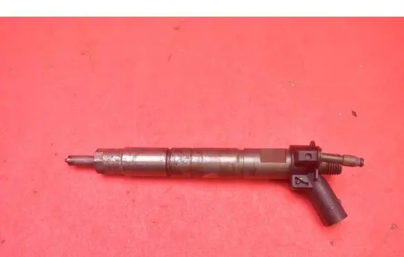 BMW 7 F01 F02 F03 F04 Fuel injector 7797877-05
