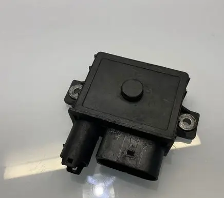 Mercedes-Benz E W211 Glow plug pre-heat relay A6461532579 6461532579