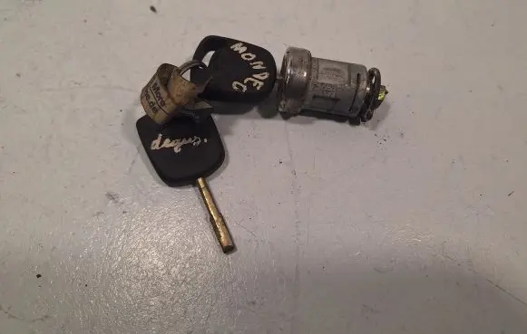 Ford Mondeo MK II Ignition lock UC592300 D07KA