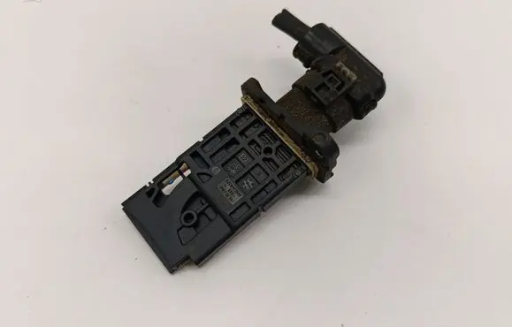 BMW 2 F46 Mass air flow meter 8570107