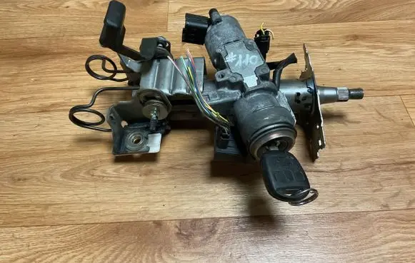 Toyota Avensis T250 Ignition lock 0501517