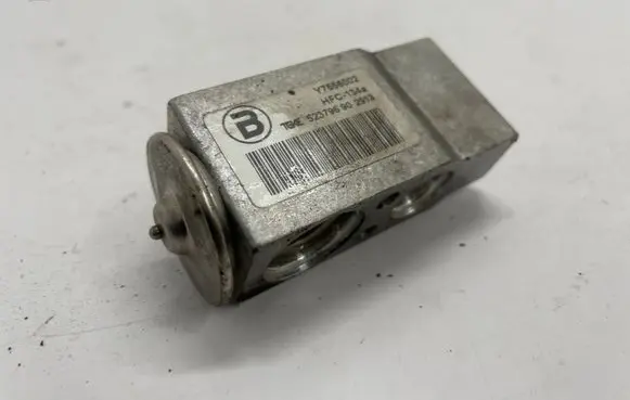 Audi A4 S4 B8 8K Air conditioning (A/C) expansion valve Y7556002