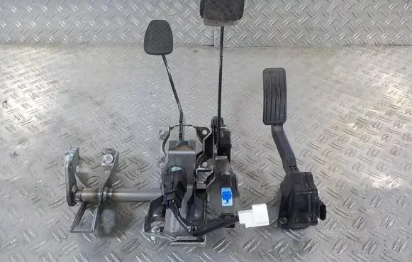 Subaru Forester SJ Pedal assembly 36010FJ010 1988007960 02Q27C00126
