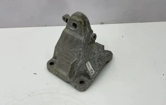 BMW 1 F20 F21 Engine mounting bracket 6859416 18574710 6859406