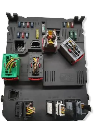 Citroen Xsara Picasso Fuse module 9652474680 2384142 S118085320C