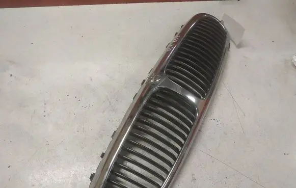 Jaguar X-Type Front bumper upper radiator grill