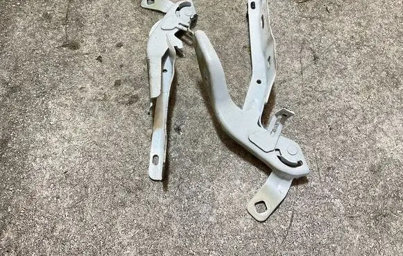 Citroen C4 III e-C4 Engine bonnet/hood hinges 9831199580