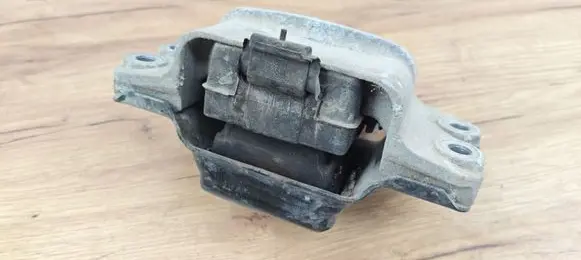 Skoda Octavia Mk2 (1Z) Engine mount bracket 1K0199555