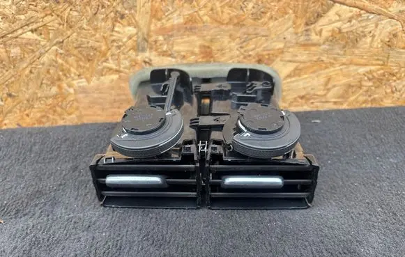Volvo XC90 Rear air vent grill 31365121 31365120 31389871