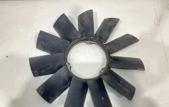 BMW 5 E39 Fan impeller 11521712058