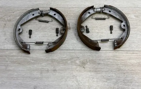 Volkswagen Touareg II Handbrake/parking brake pads 7P0698545 9Y0698533E 7P0698525