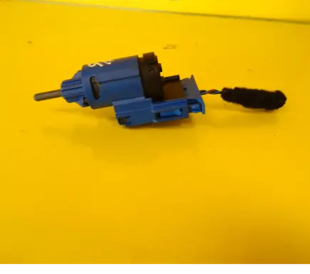 Volkswagen Polo IV 9N3 Clutch pedal sensor 1J0927189E