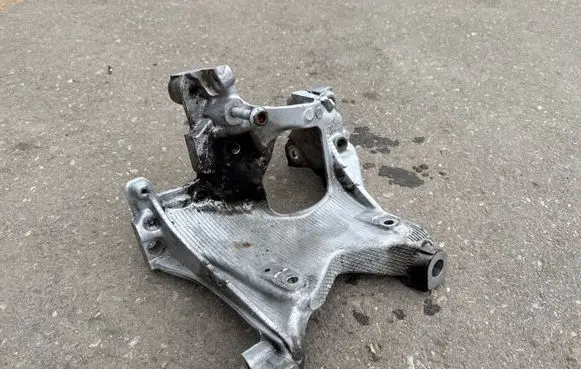 Audi A4 S4 B9 Engine mounting bracket 8W0399295E
