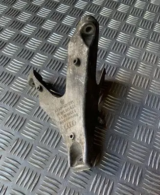 Audi A4 S4 B7 8E 8H Engine mounting bracket 8E0199308AR 889900222