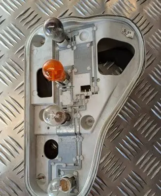 Opel Astra H Tail light bulb cover holder 417042 417046