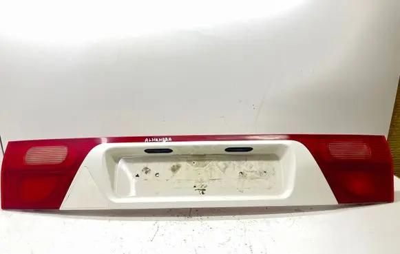 Seat Alhambra (Mk1) Rear light center trim bar blend 